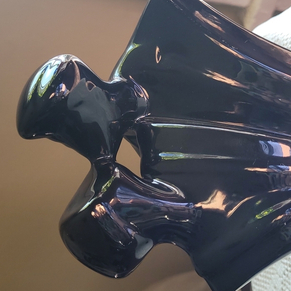 The Kiss Sculpture - Picture 2 of 7